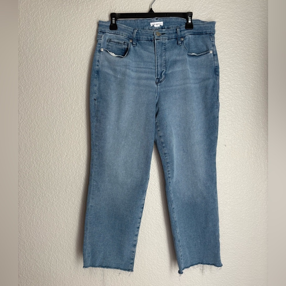 Good American Cropped High Rise Light Wash Jeans Size 16